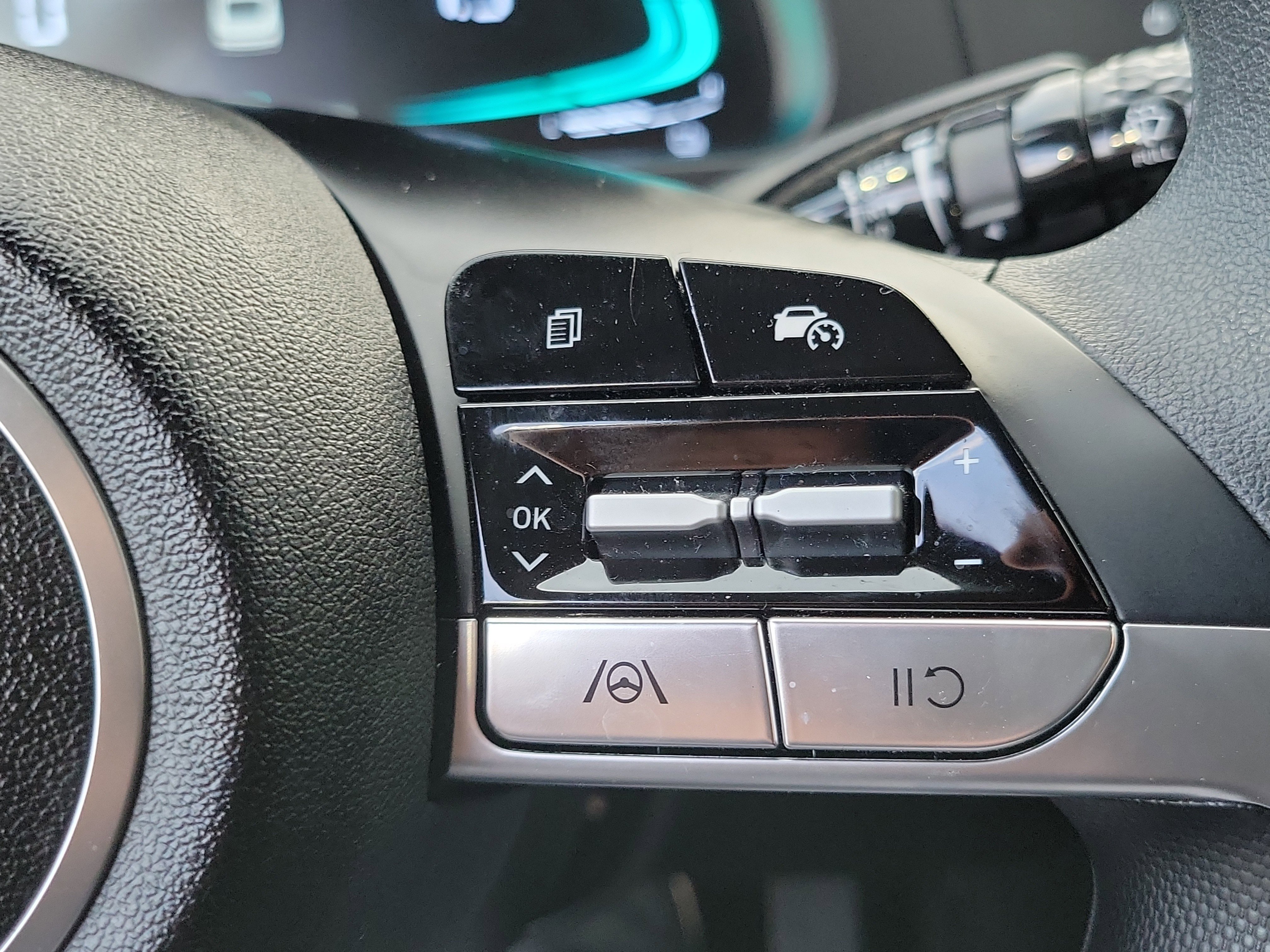 Certified 2025 Hyundai Elantra Blue image 8