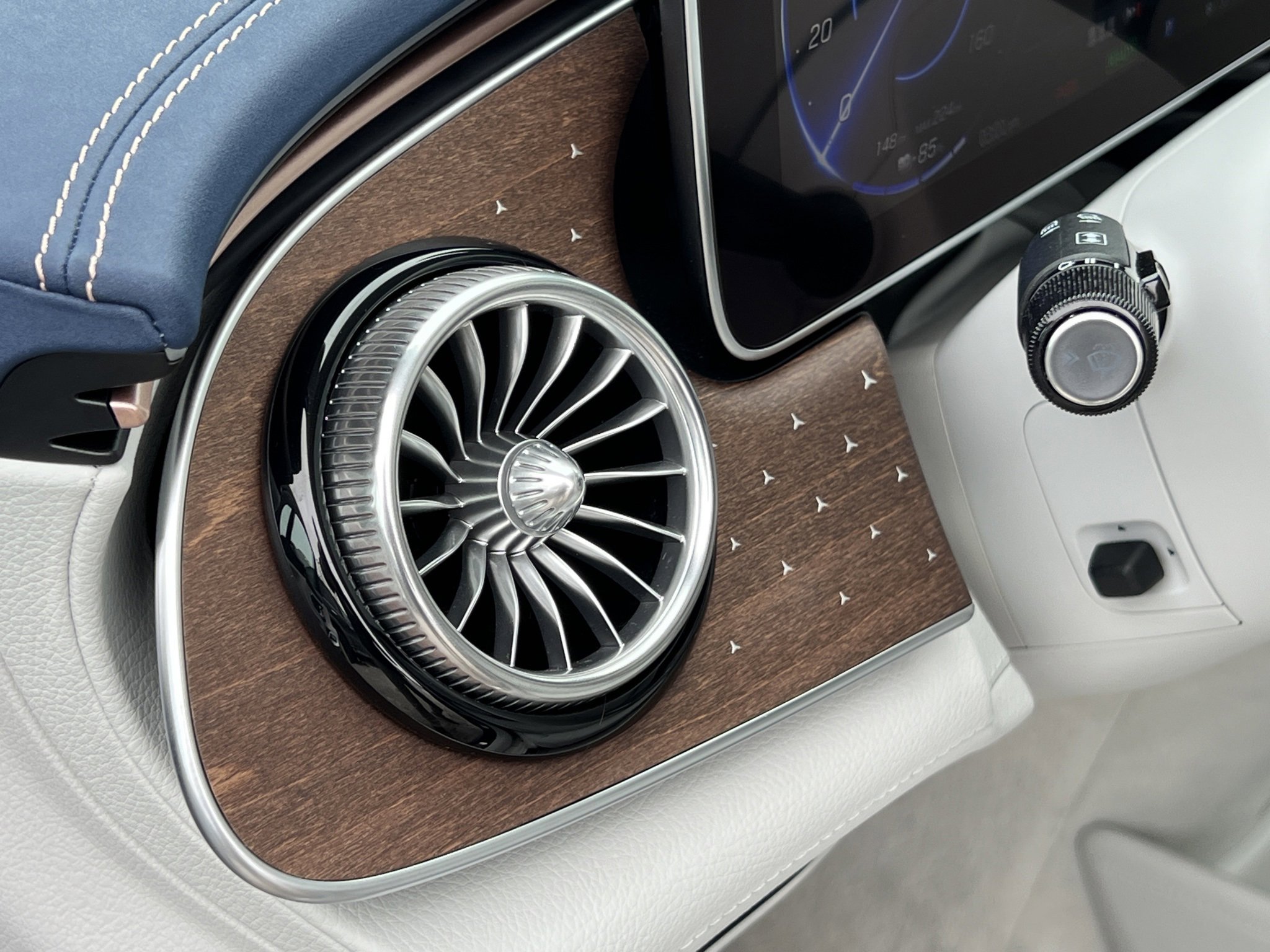 Used 2024 Mercedes-Benz EQE 350+ 4MATIC SUV w/ AMG Line Exterior Package image 34