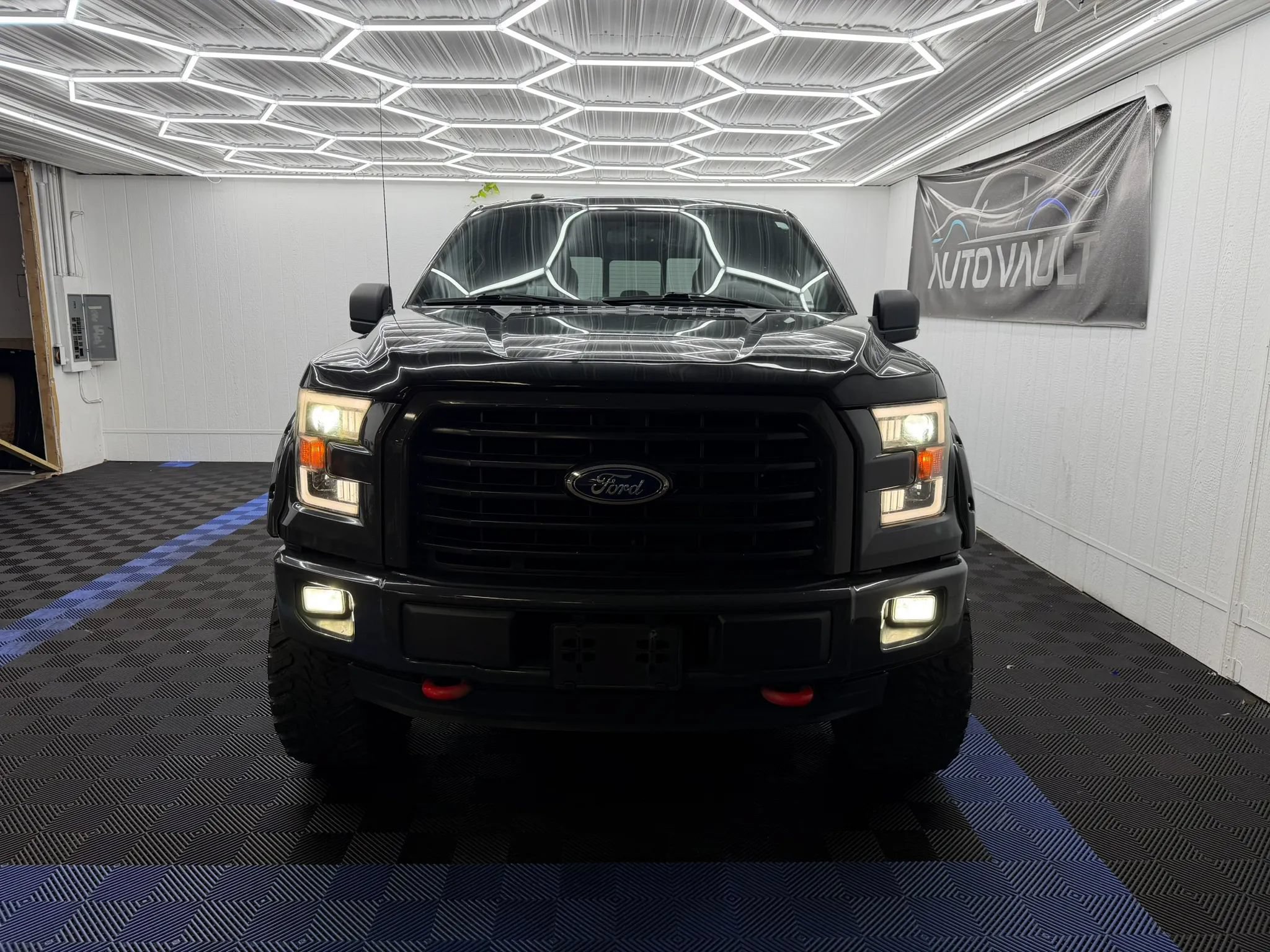 Used 2016 Ford F150 XLT w/ Equipment Group 302A Luxury AWD/4WD image 4