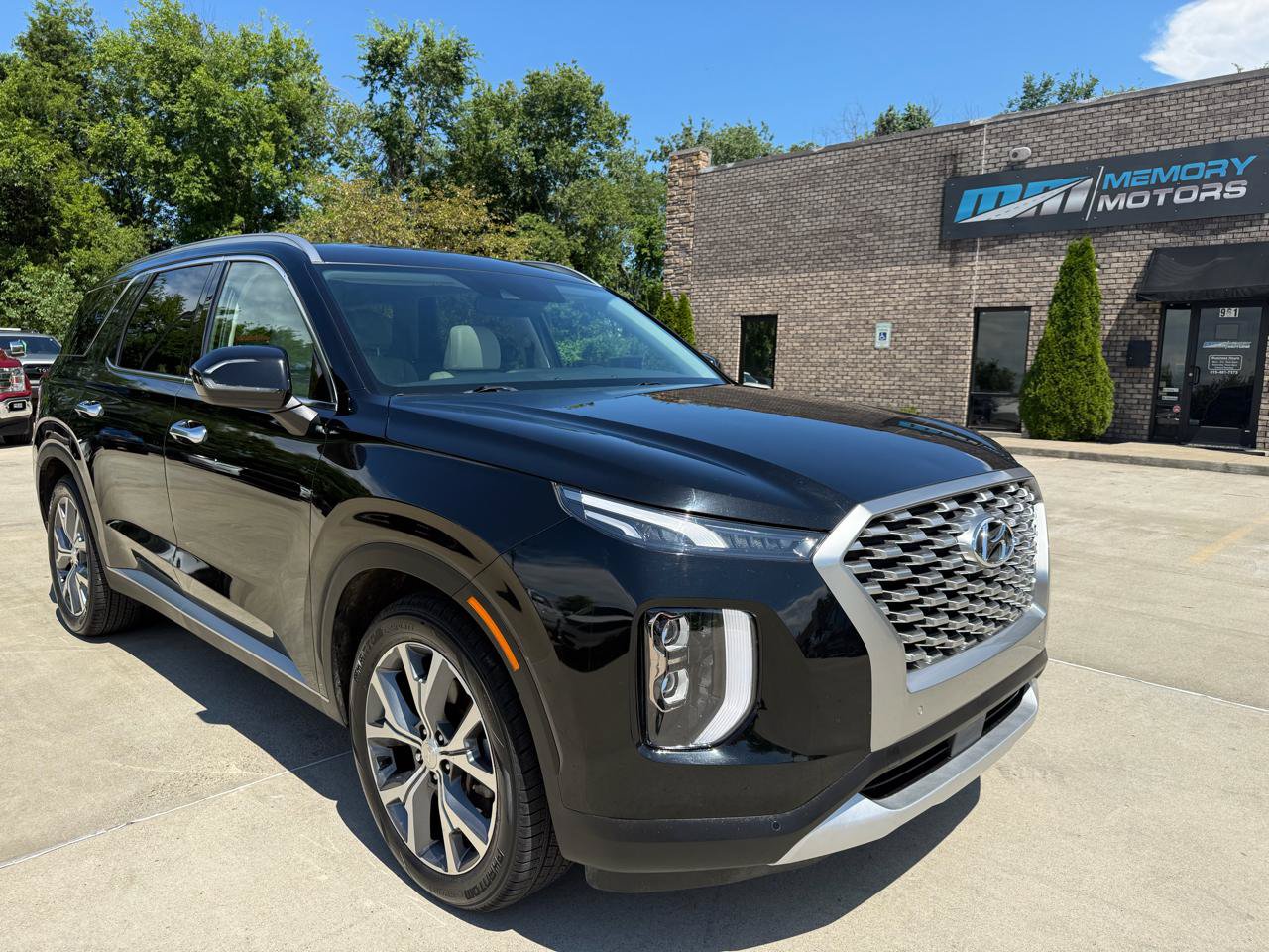 Used 2021 Hyundai Palisade SEL w/ Premium Package AWD/4WD image 3