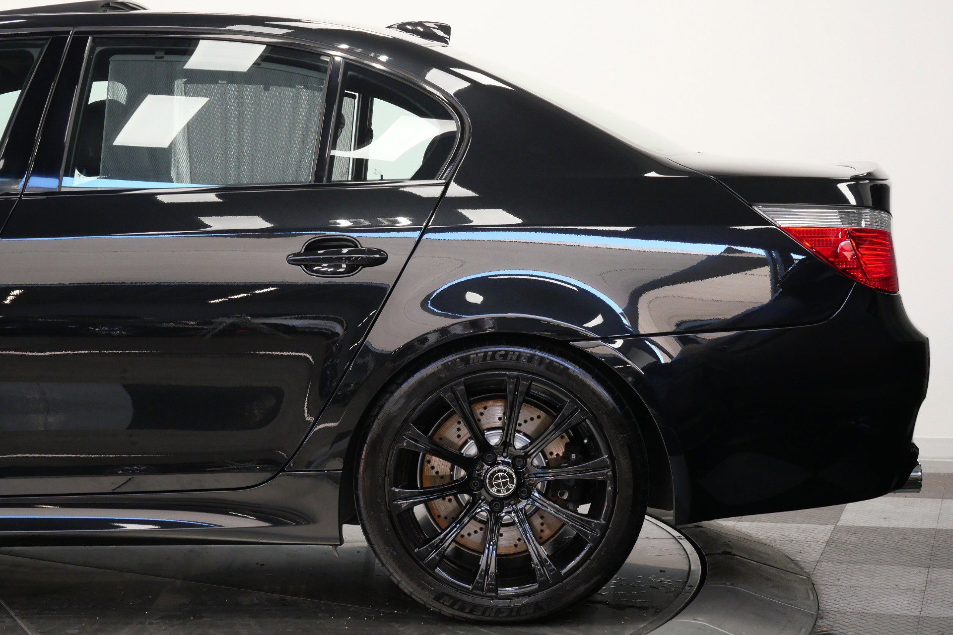 Used 2006 BMW M5 RWD image 50