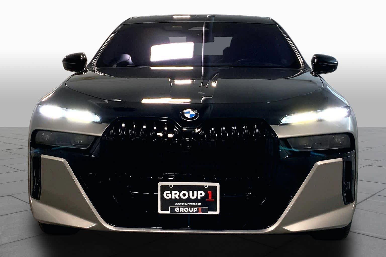 Certified 2023 BMW 760i xDrive AWD/4WD image 3