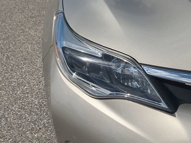 Used 2018 Toyota Avalon XLE Premium FWD image 10