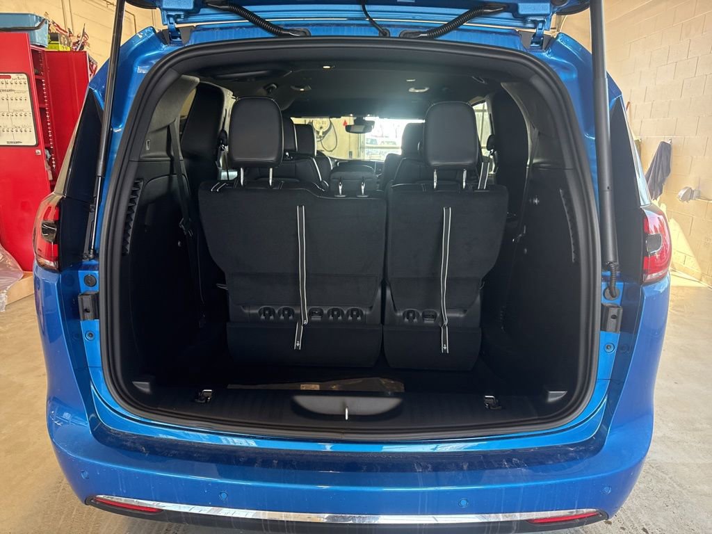 New 2026 Chrysler Pacifica Select image 48