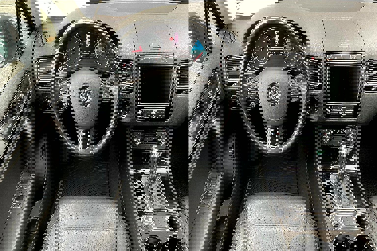 Used 2016 Volkswagen Touareg Sport image 4