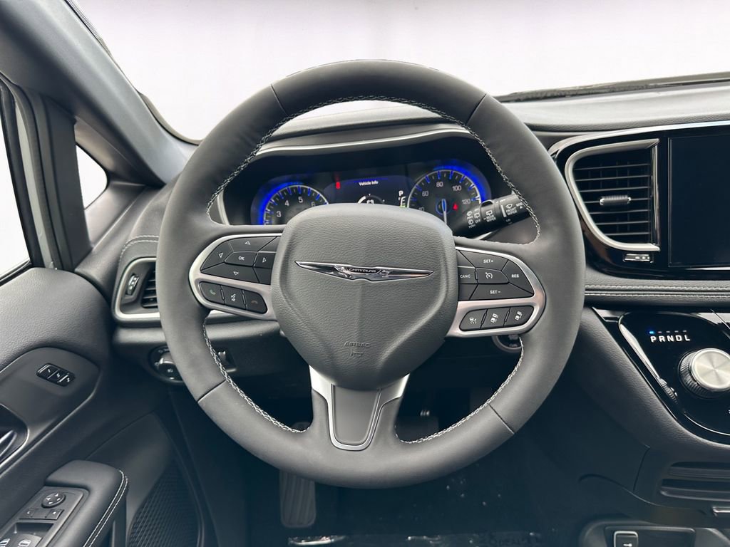 New 2026 Chrysler Pacifica Select image 12