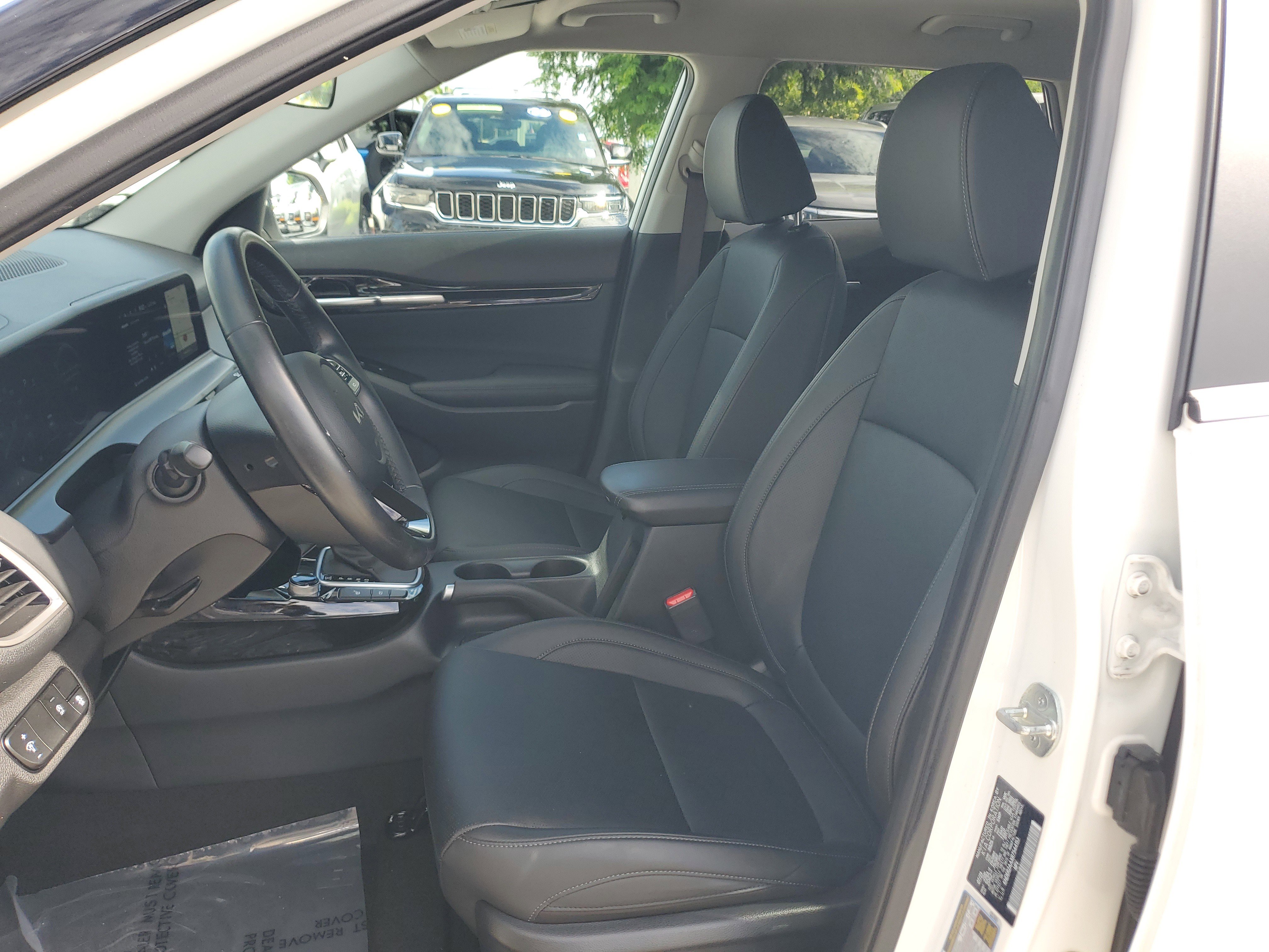 Used 2024 Kia Seltos EX image 11