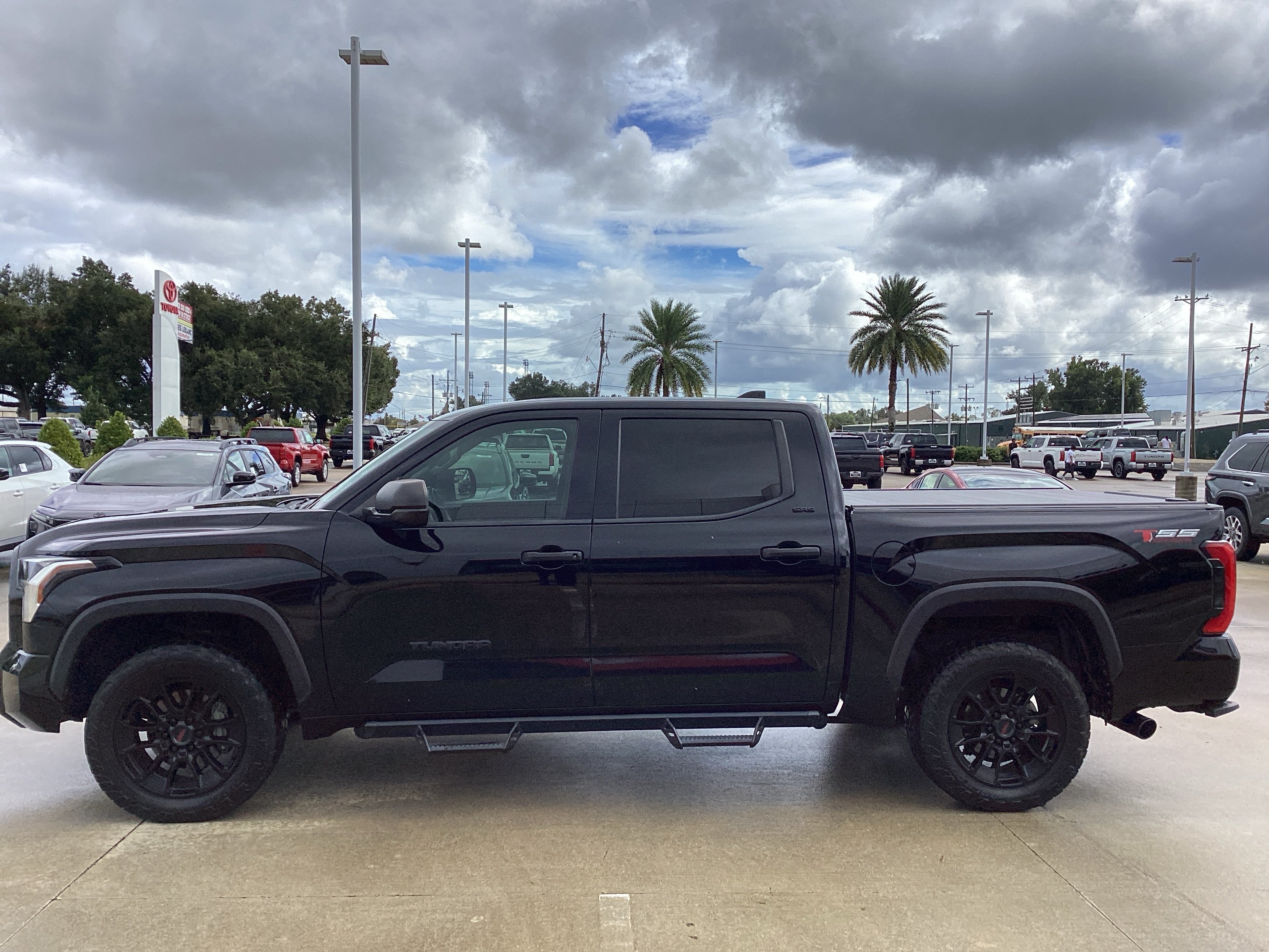 Used 2023 Toyota Tundra SR5 AWD/4WD image 4