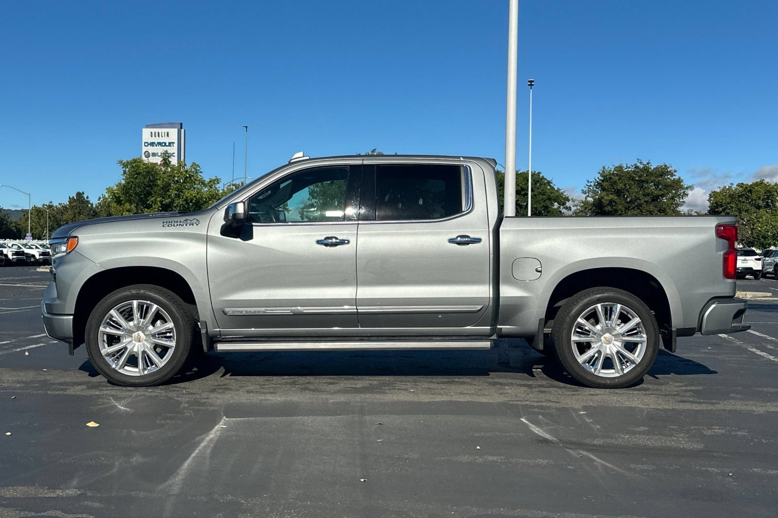 Used 2025 Chevrolet Silverado 1500 High Country AWD/4WD image 7