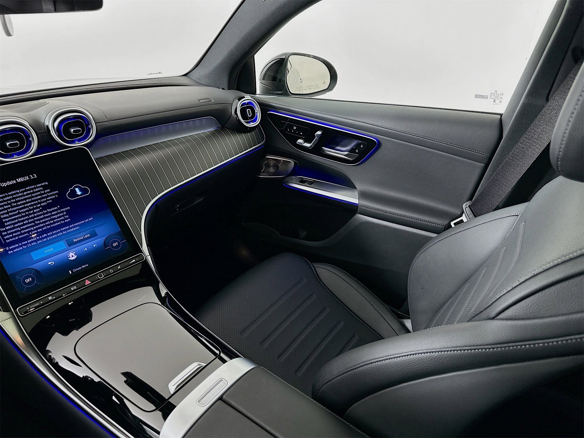 Used 2025 Mercedes-Benz GLC 300 4MATIC image 26