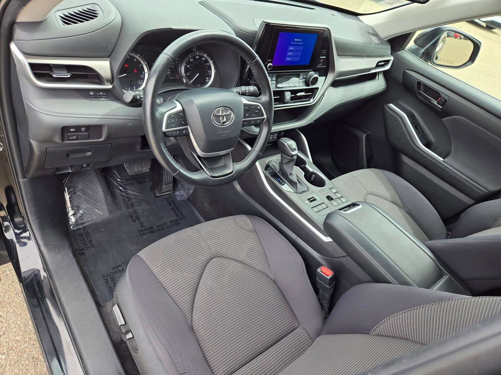 Used 2024 Toyota Highlander LE AWD/4WD image 18