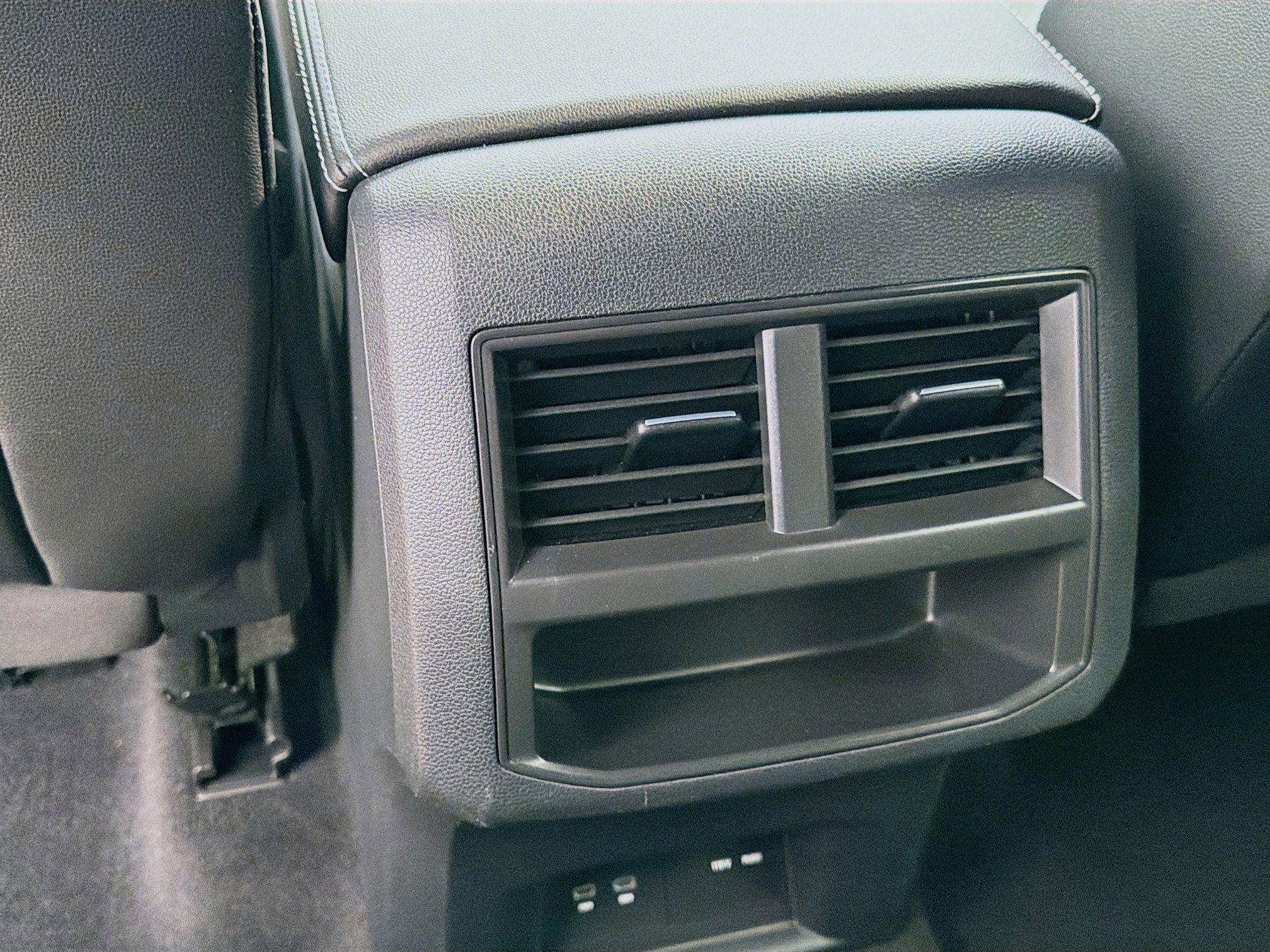 Certified 2022 Volkswagen Atlas Cross Sport SE image 22