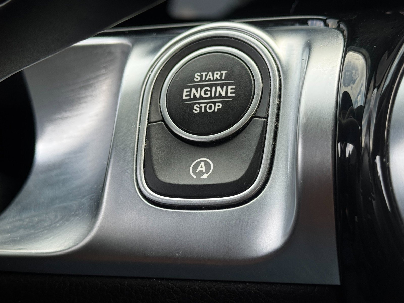 Used 2021 Mercedes-Benz GLB 250 4MATIC w/ Premium Package image 23