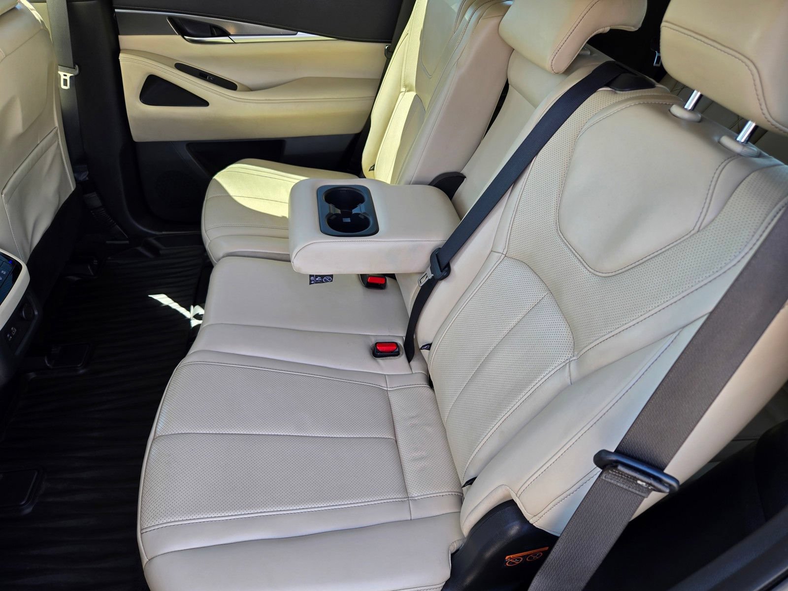Used 2023 INFINITI QX60 Luxe w/ Cargo Package FWD image 13