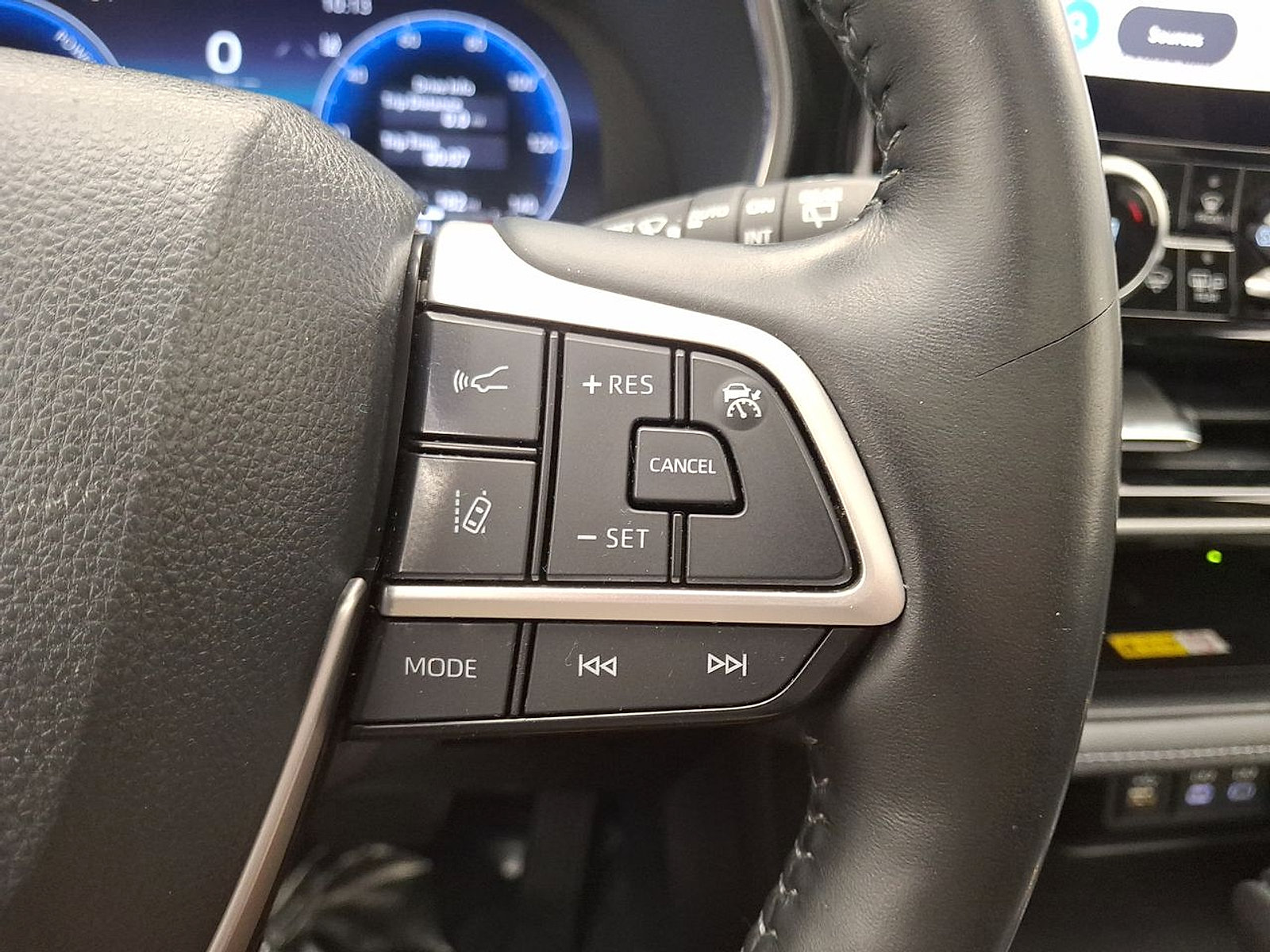 Used 2023 Toyota Highlander Platinum AWD/4WD image 18