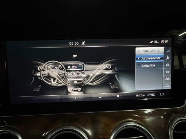 Used 2017 Mercedes-Benz E 400 4MATIC Wagon image 45