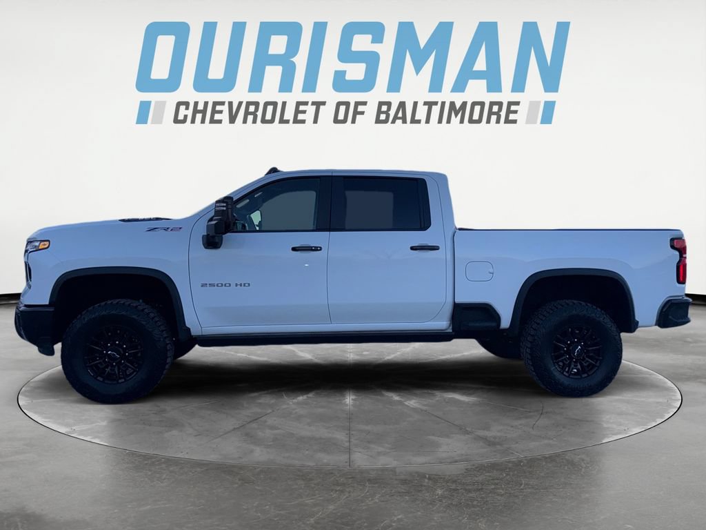 Used 2025 Chevrolet Silverado 2500 ZR2 w/ Technology Package AWD/4WD image 3