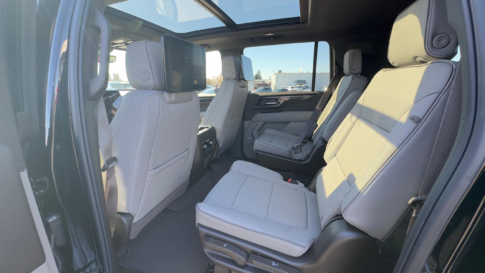 New 2026 GMC Yukon XL Elevation w/ Elevation Premium Package image 10