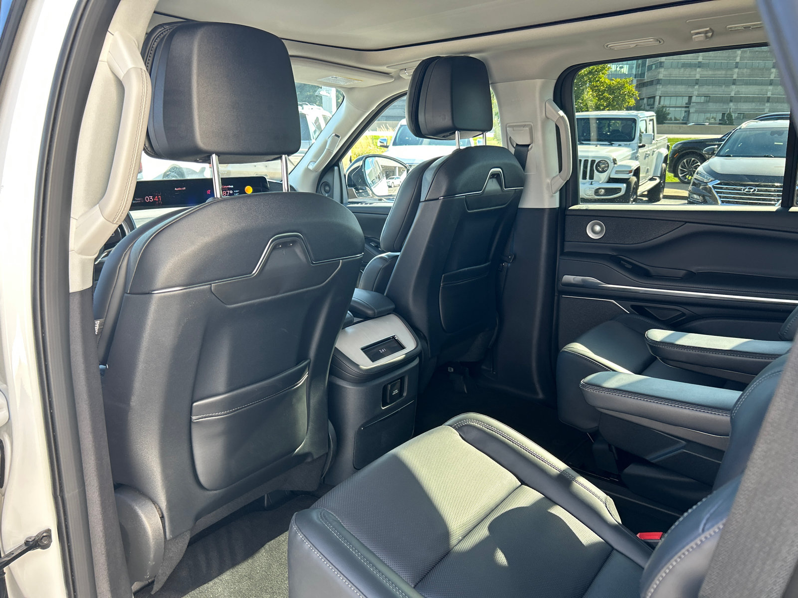 New 2026 Lincoln Navigator Reserve AWD/4WD image 31