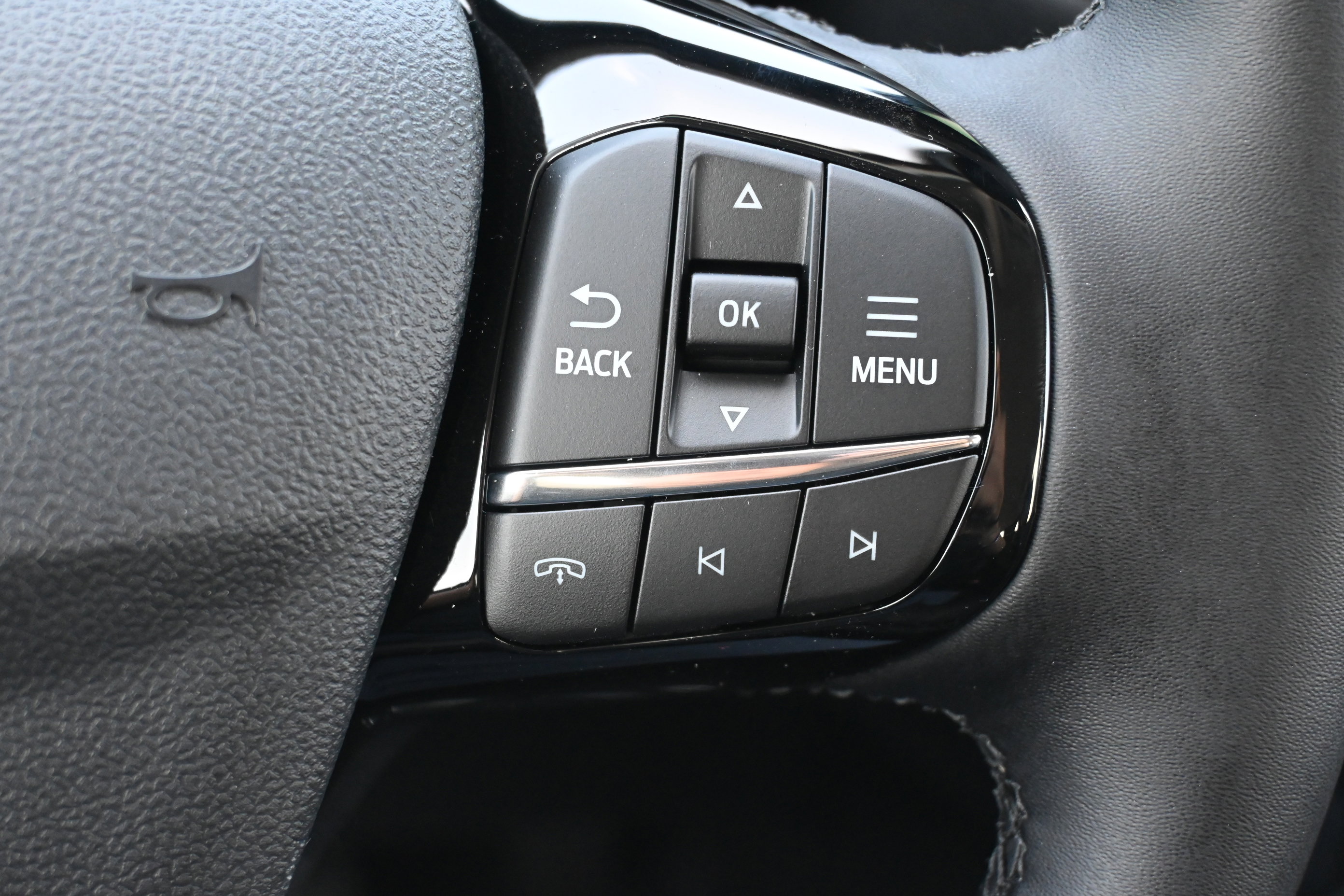 New 2026 Ford Escape SE w/ PHEV Premium Package FWD image 19