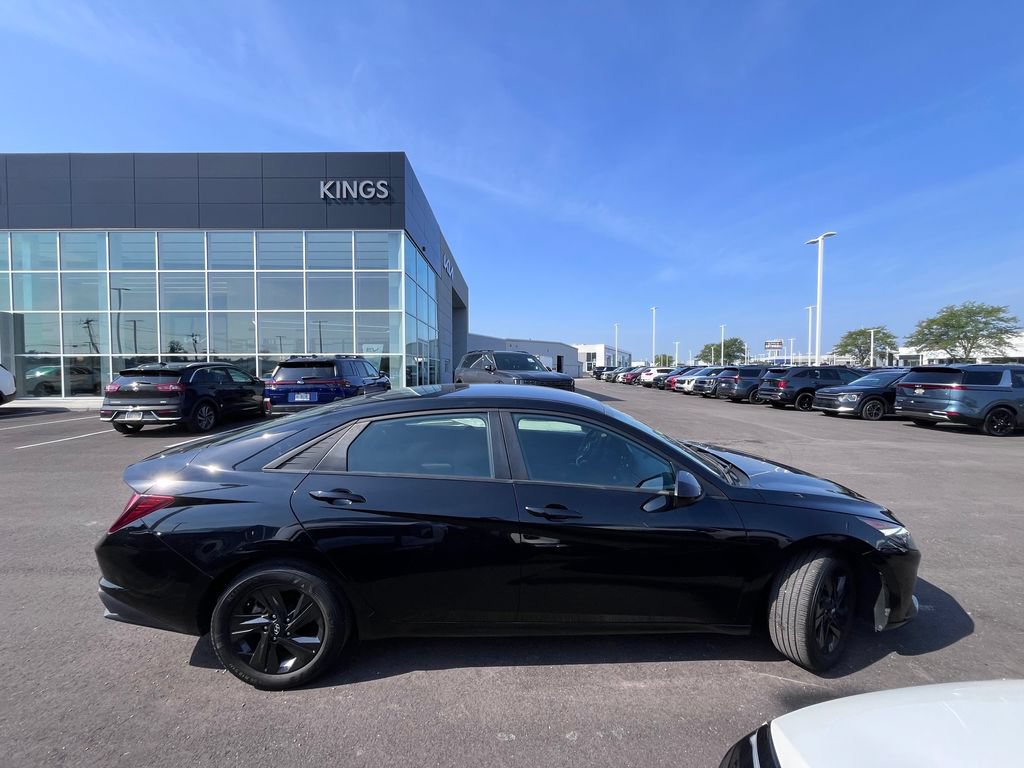 Used 2021 Hyundai Elantra SEL FWD image 2