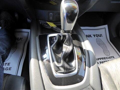 Used 2017 Nissan Rogue SV image 11