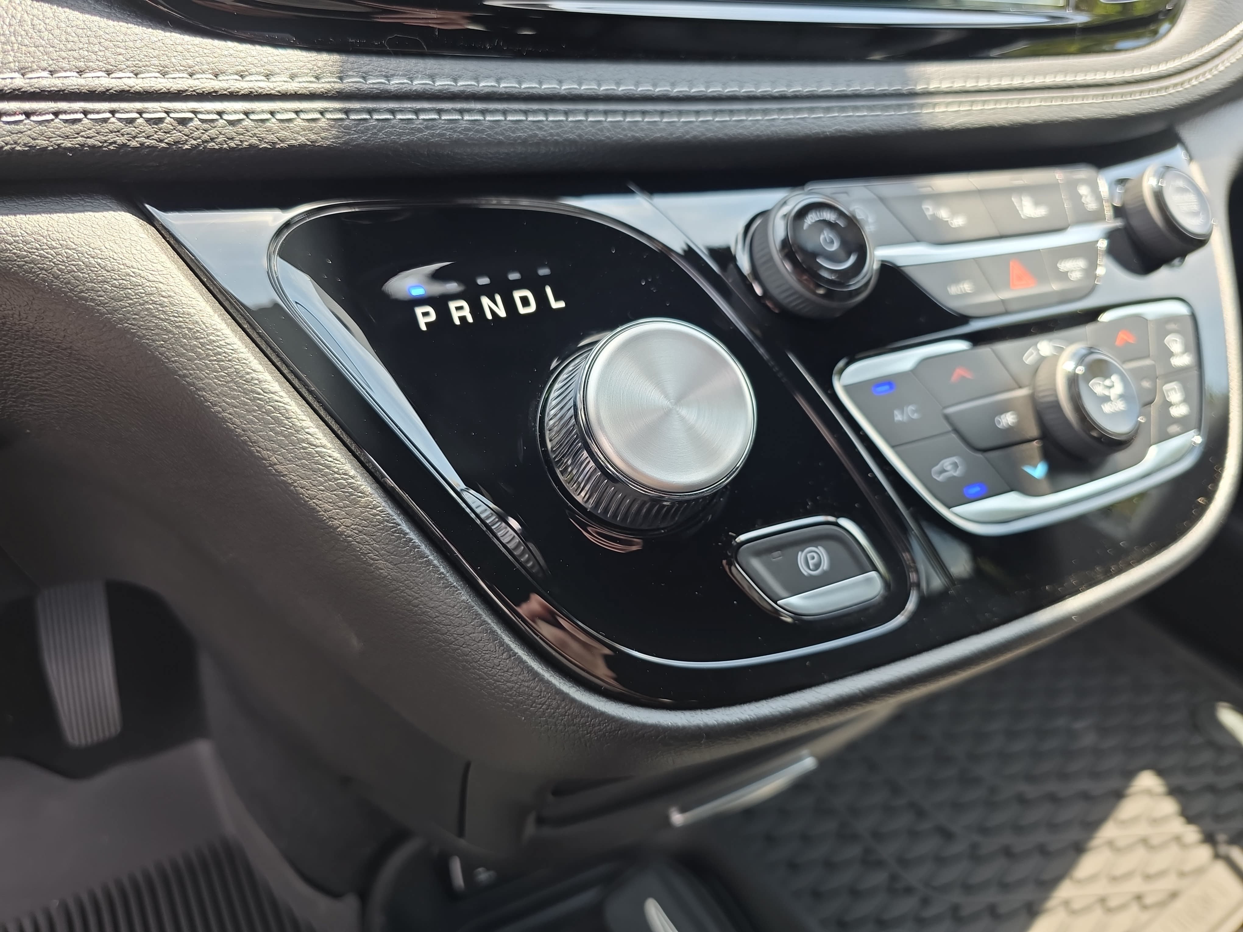 New 2027 Chrysler Pacifica Select AWD/4WD image 23