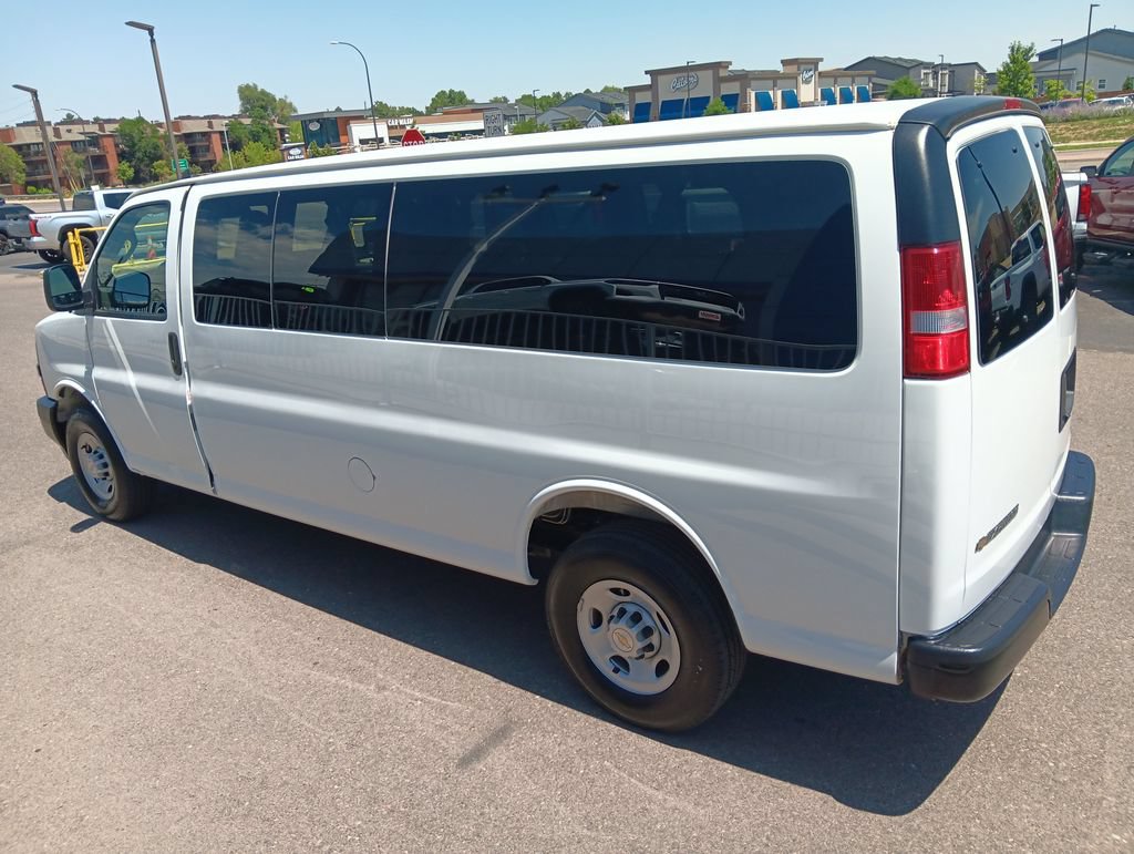 Used 2025 Chevrolet Express 3500 LS RWD image 3