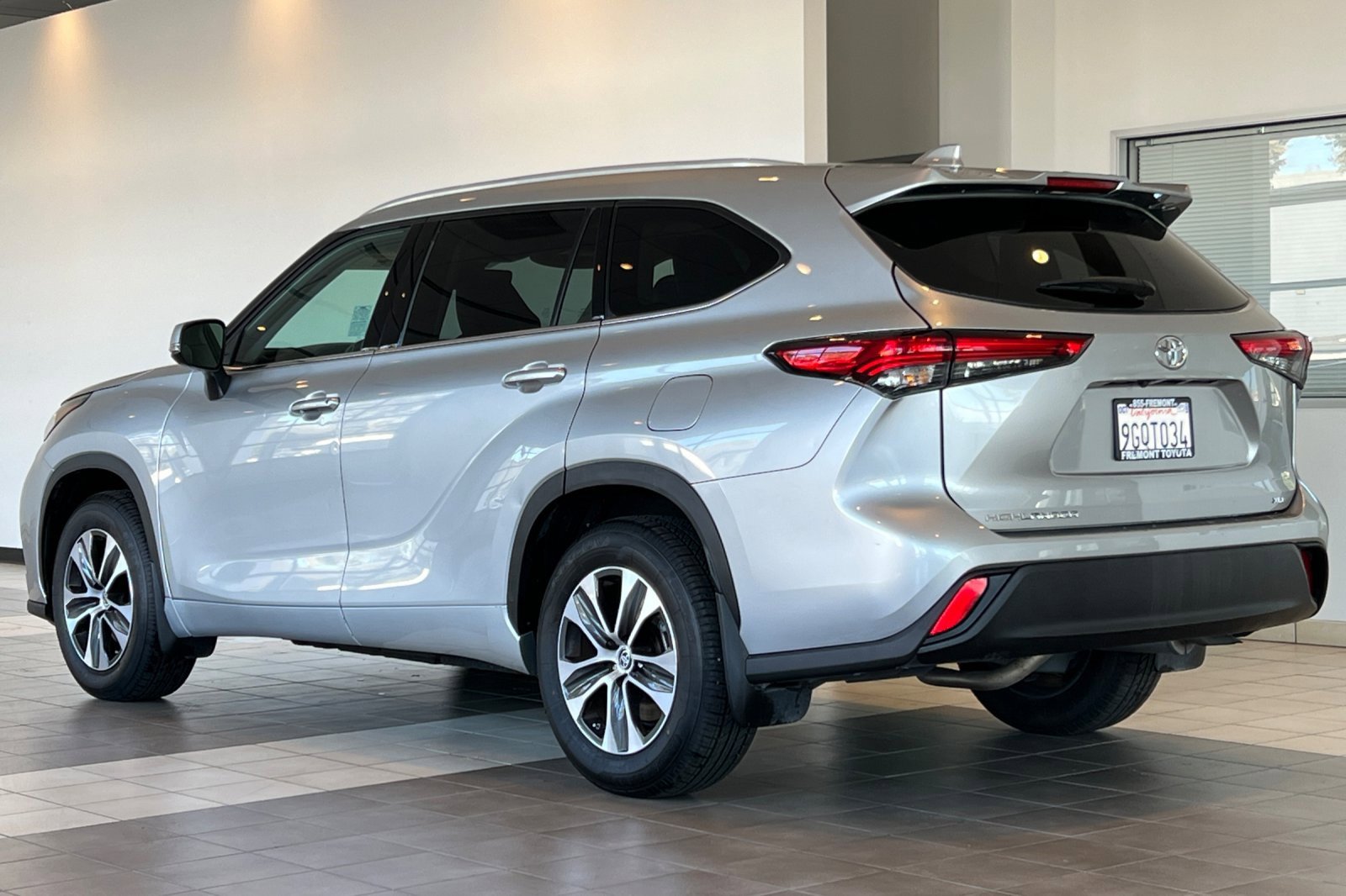 Certified 2022 Toyota Highlander XLE image 6