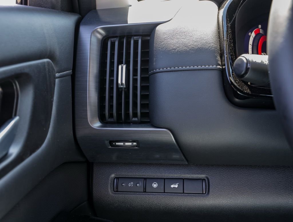 New 2026 Nissan Pathfinder SL FWD image 32