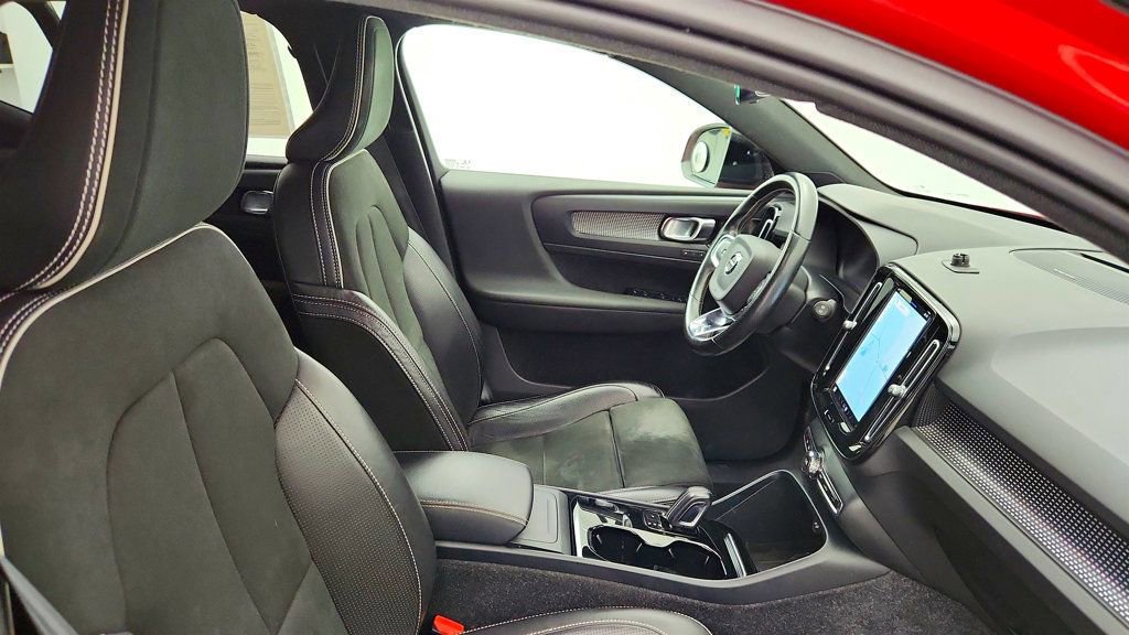 Used 2021 Volvo XC40 P8 Recharge image 24