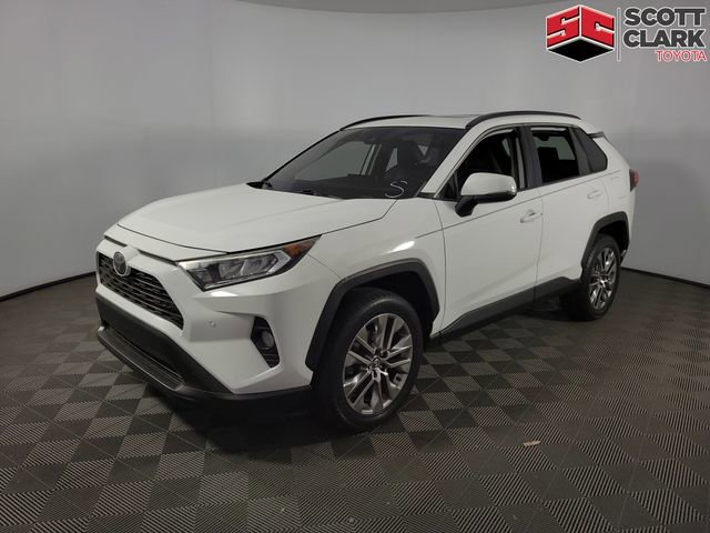 Used 2020 Toyota RAV4 XLE Premium FWD image 3