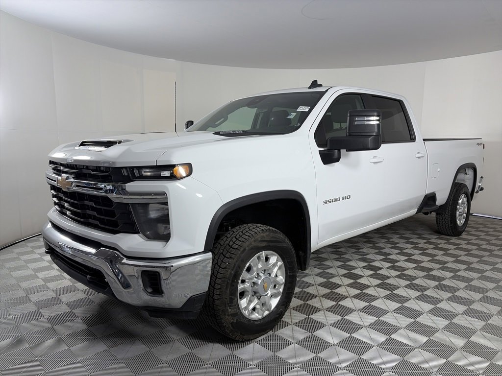 Used 2024 Chevrolet Silverado 3500 LT image 3