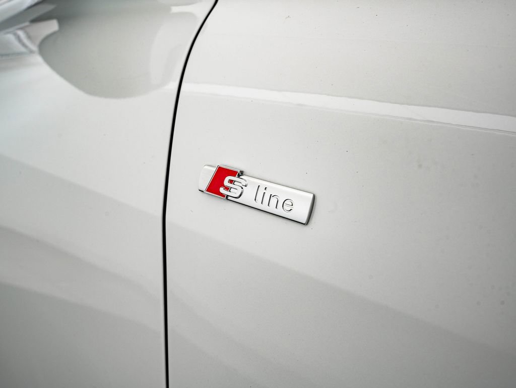 Used 2024 Audi Q4 e-tron Prestige image 21