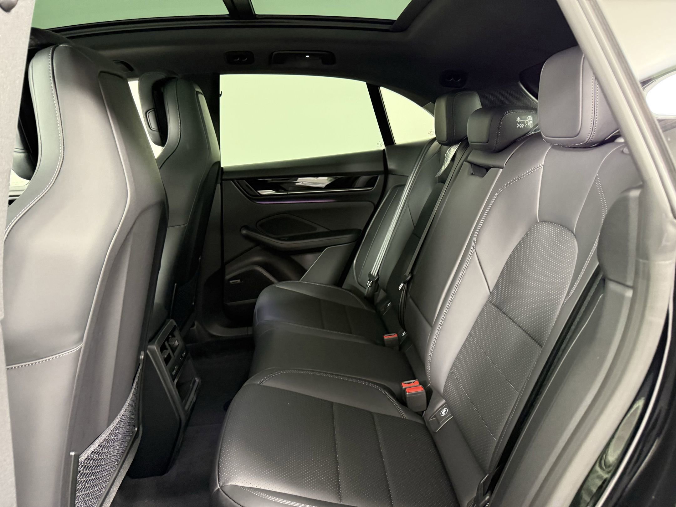 New 2025 Porsche Macan Electric image 16