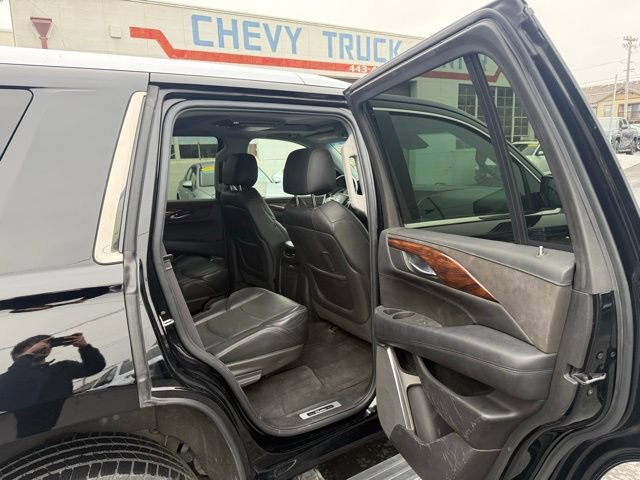 Used 2015 Cadillac Escalade Premium image 12
