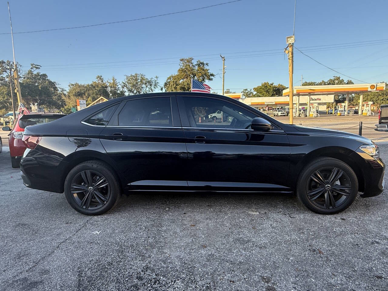 Used 2022 Volkswagen Jetta SE image 3