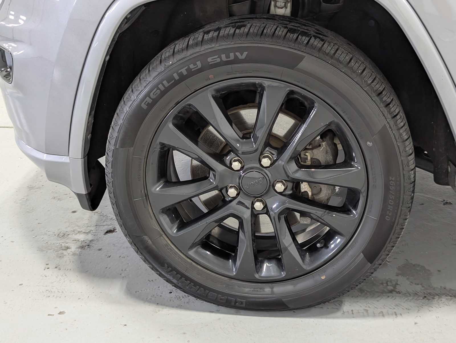 Used 2021 Jeep Grand Cherokee Laredo X AWD/4WD image 3