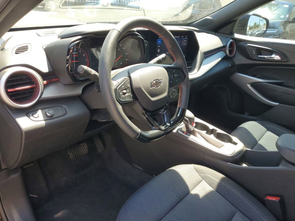 Certified 2025 Chevrolet Trax RS w/ Sunroof Package FWD image 14
