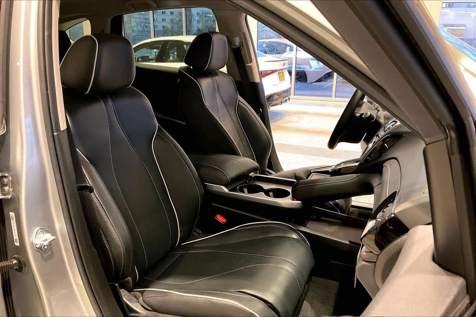 Used 2025 Acura RDX SH-AWD w/ Advance Package image 9