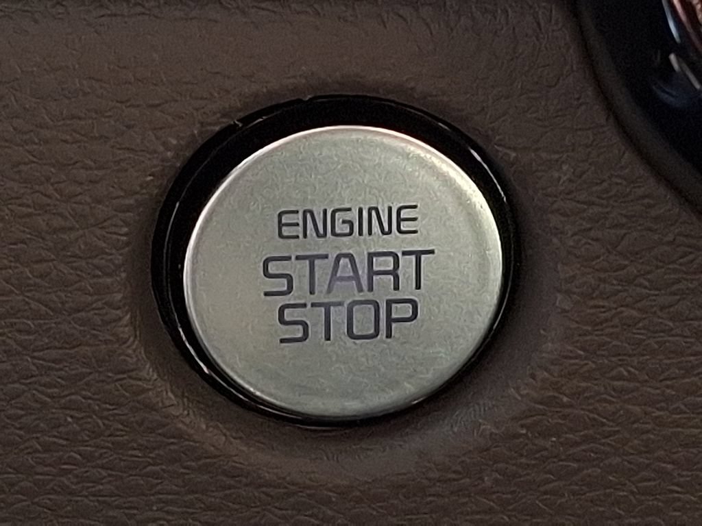 Certified 2025 Kia Carnival FWD image 19