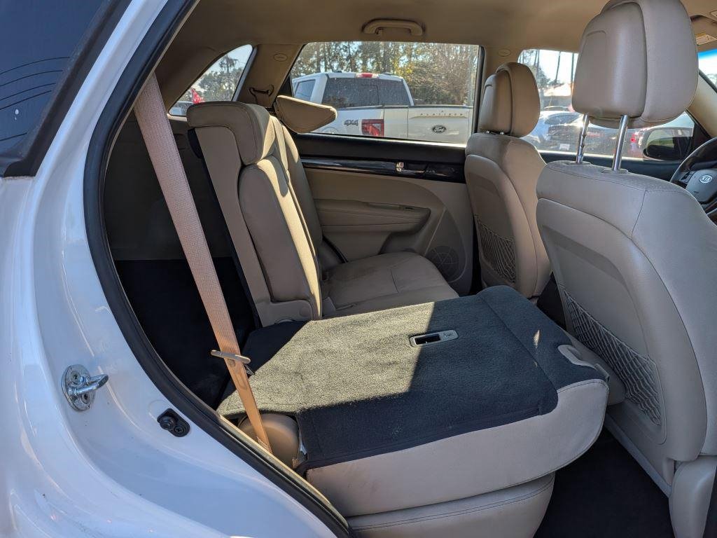 Used 2013 Kia Sorento LX w/ Convenience Pkg image 14
