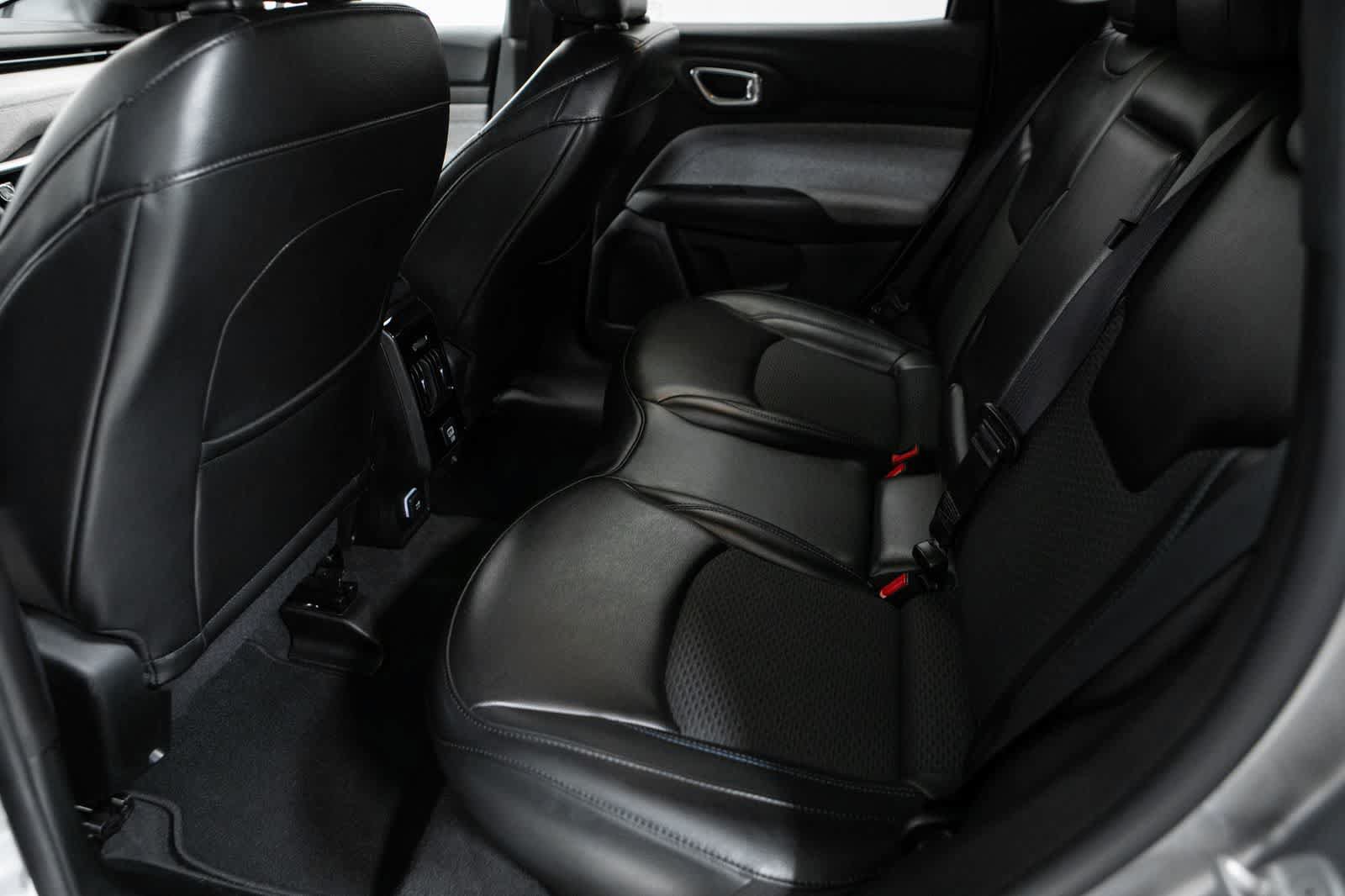 Used 2023 Jeep Compass Latitude AWD/4WD image 29