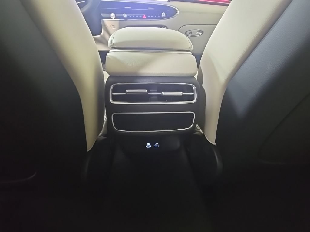 New 2027 Genesis GV70 2.5T Advanced AWD/4WD image 32
