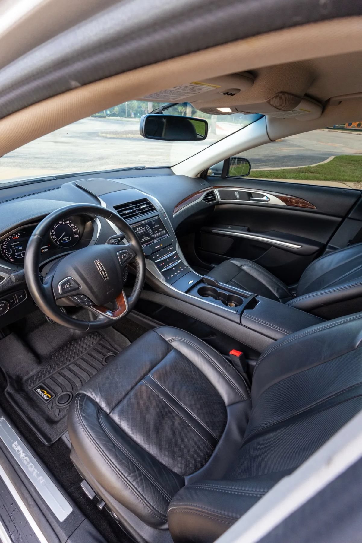 Used 2016 Lincoln MKZ w/ Equipment Group 300A Reserve FWD image 3