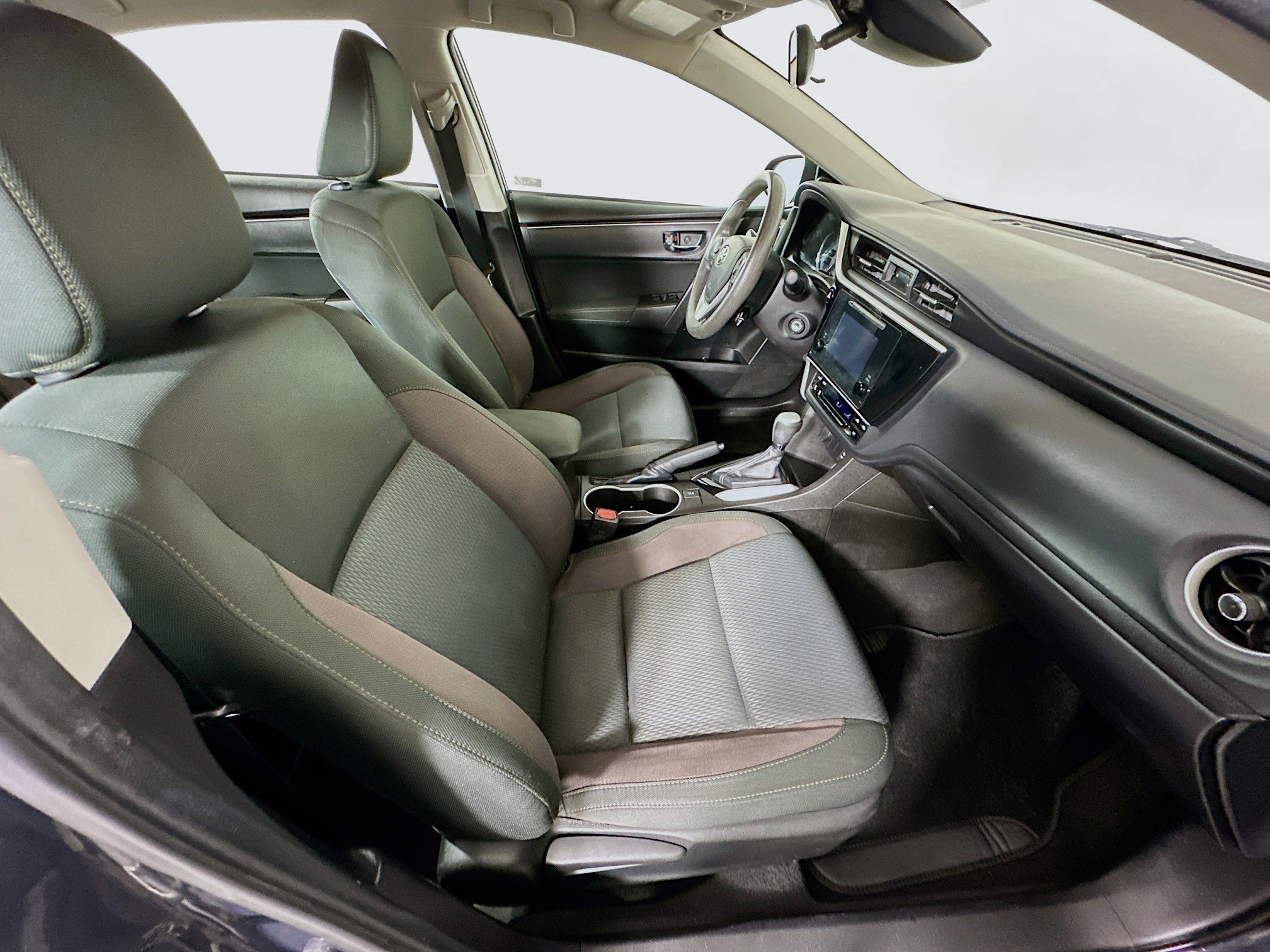 Used 2019 Toyota Corolla LE FWD image 28