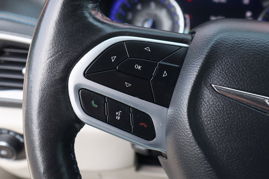 Used 2021 Chrysler Pacifica Touring-L w/ Uconnect Theater Family Group image 21