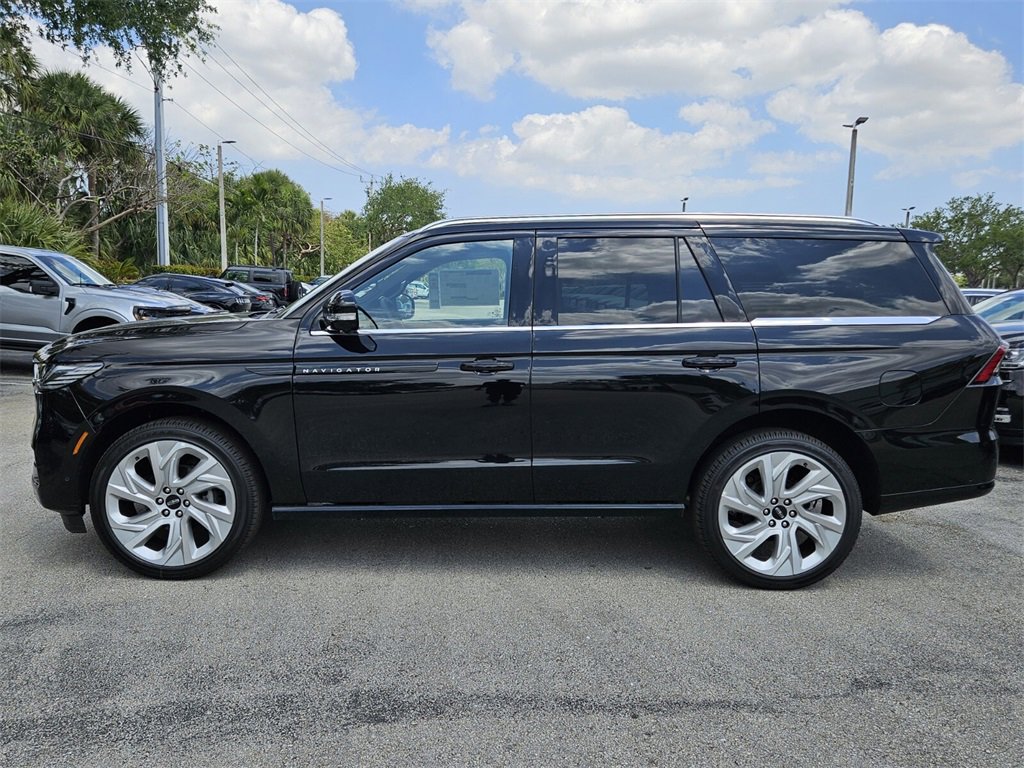 New 2025 Lincoln Navigator Black Label image 3