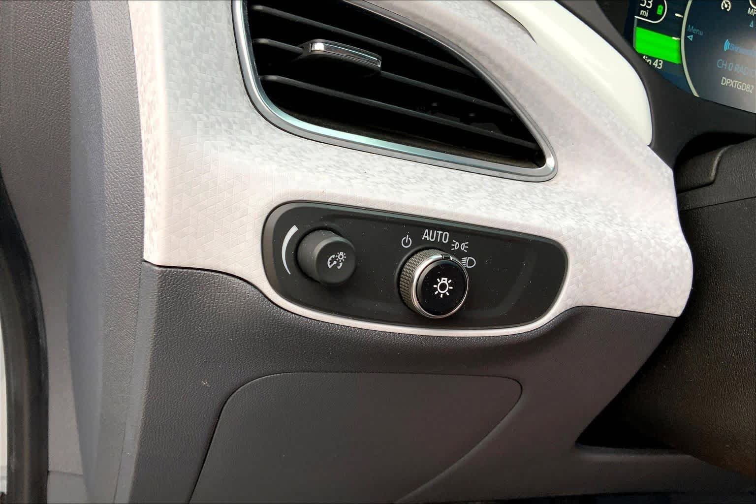 Used 2020 Chevrolet Bolt LT FWD image 31