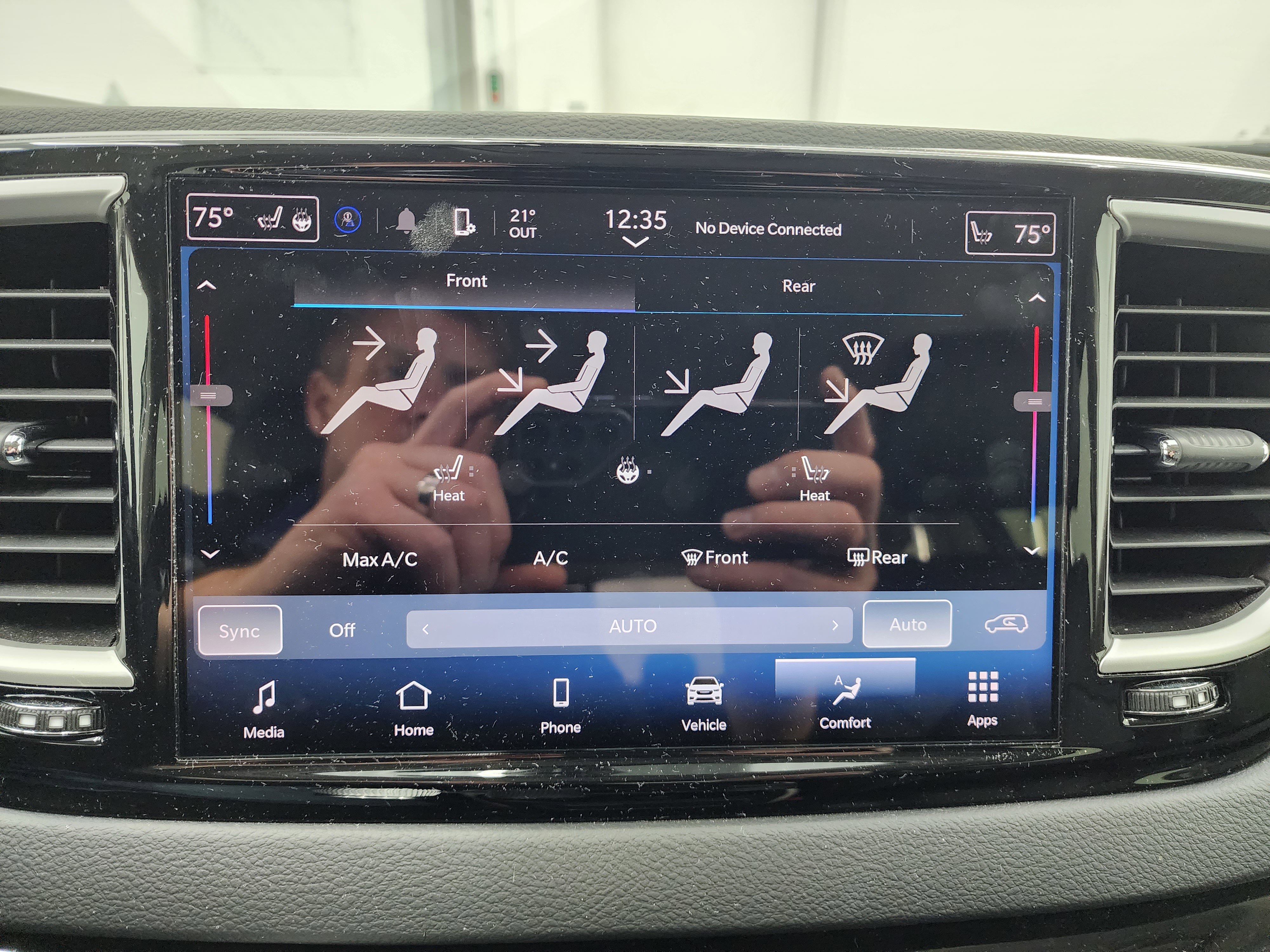 Used 2024 Chrysler Pacifica Touring-L image 16